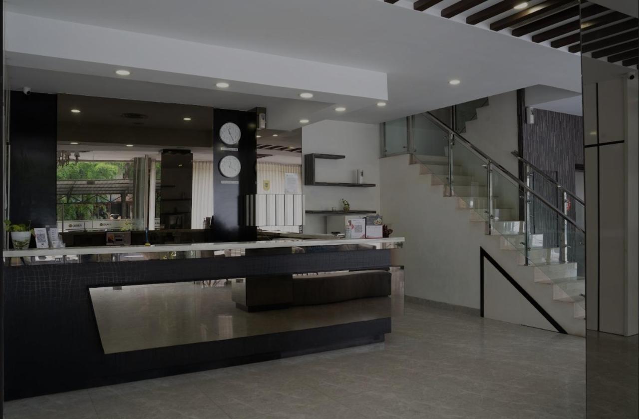 Osaka Hotel Batam Нагоя Экстерьер фото