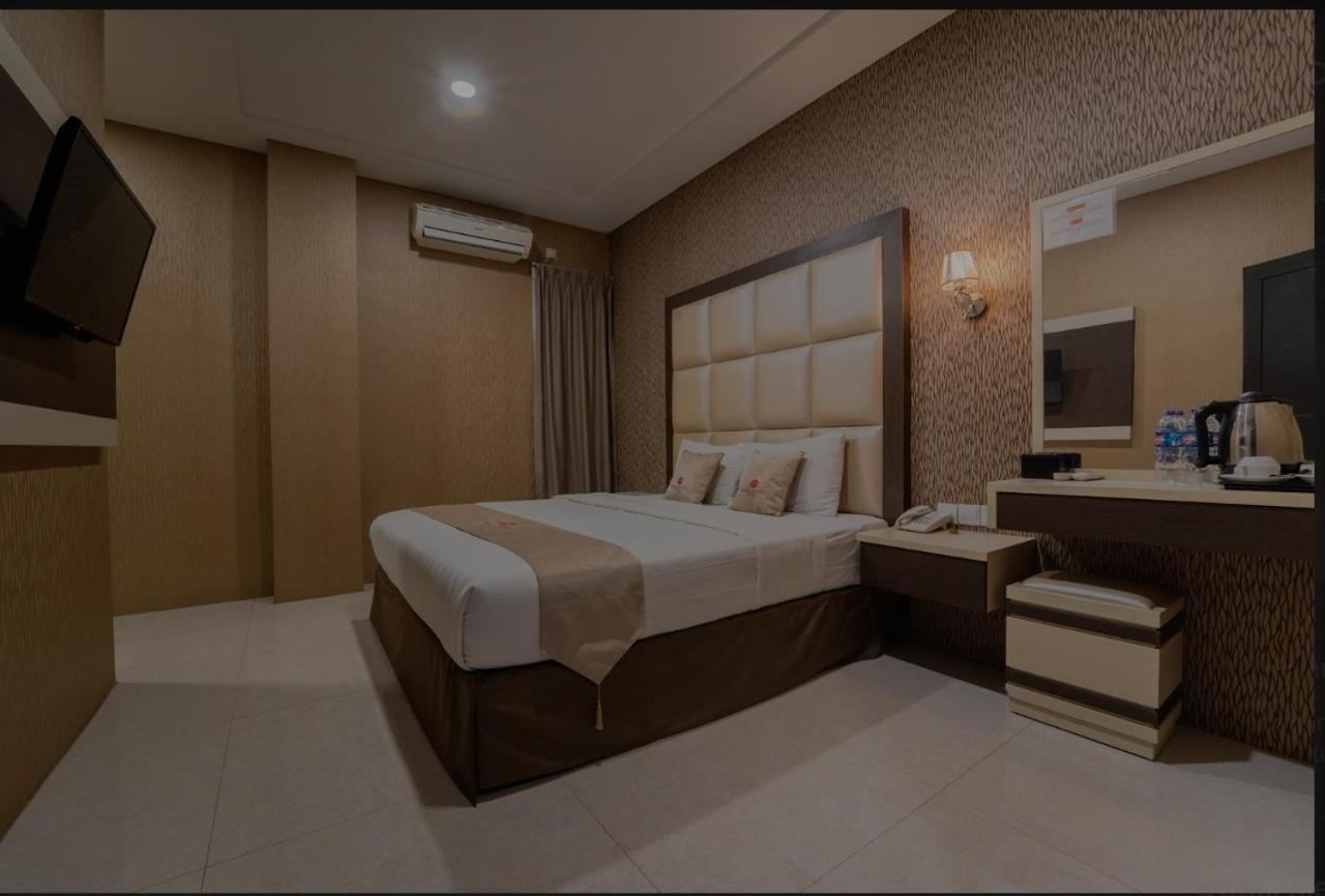 Osaka Hotel Batam Нагоя Экстерьер фото