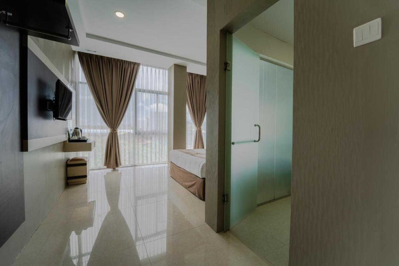 Osaka Hotel Batam Нагоя Экстерьер фото